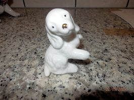 kleiner weisser Dackel, Porzellan, handgemacht, 7cm hoch