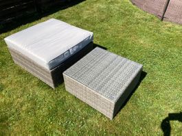 Hocker und Beistelltisch aus PE Rattan
