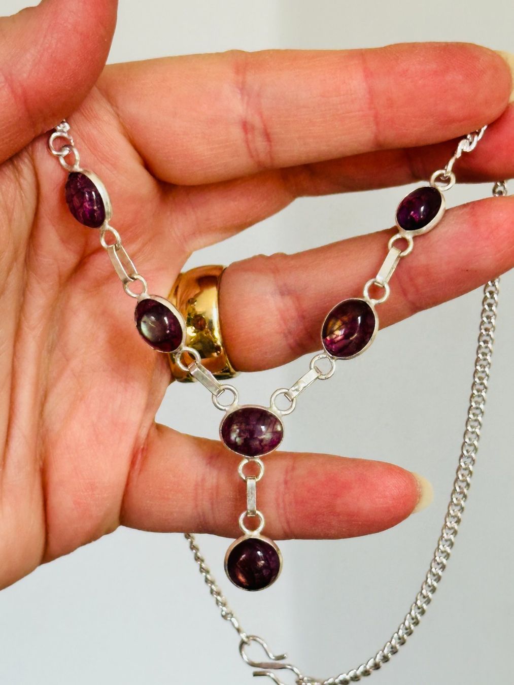 Ketten: Labradorite necklace – Neu und originalverpackt aus Genève von AGBERG