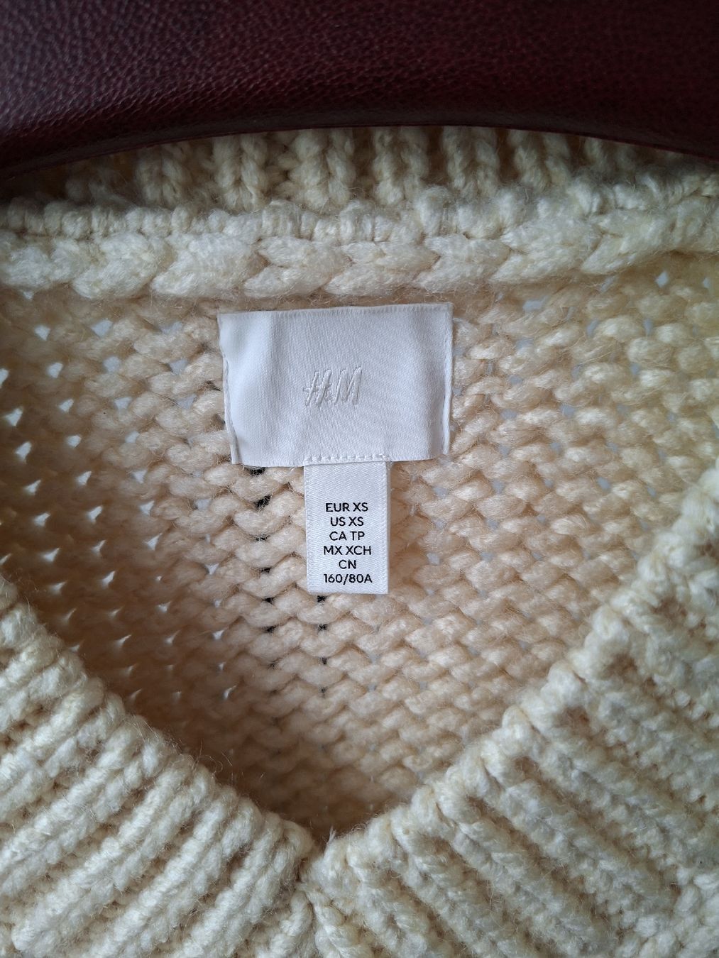 H&M Maglioni & Felpe: Warmer Strickpullover mit V-Ausschnitt – S – Usato da Huttwil venduto da DealAlpina 4