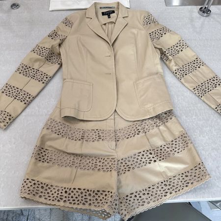 Escada Sommer Set, Gr. 36, Beige, mit Lochmuster - Top Zu...