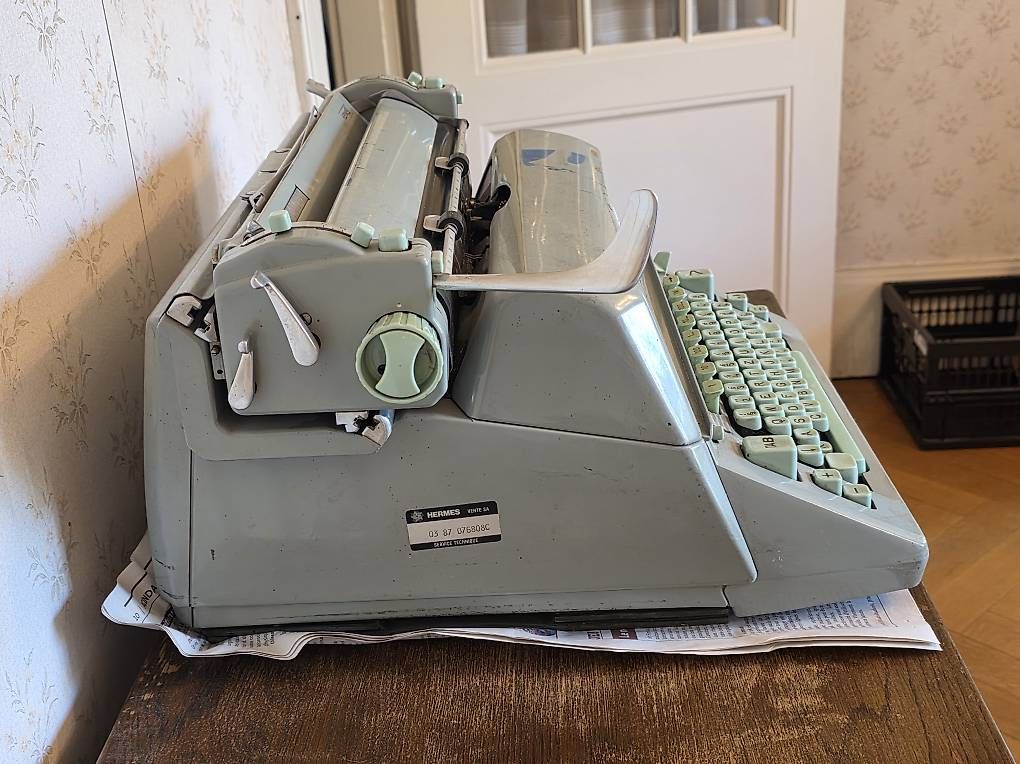 Hermès Macchine da scrivere: Machine à écrire Hermes ambassador – Usato da Coppet venduto da adu_bk8n 3