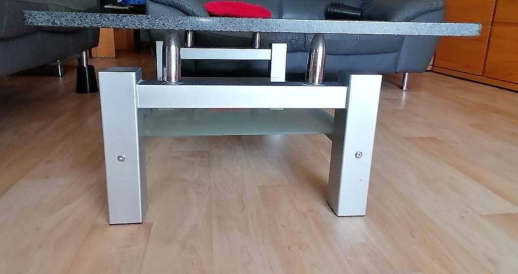 Tische: Couchtisch mit Granit & satiniertem Glas – Gebraucht aus Unterengstringen von per_5fxw 4
