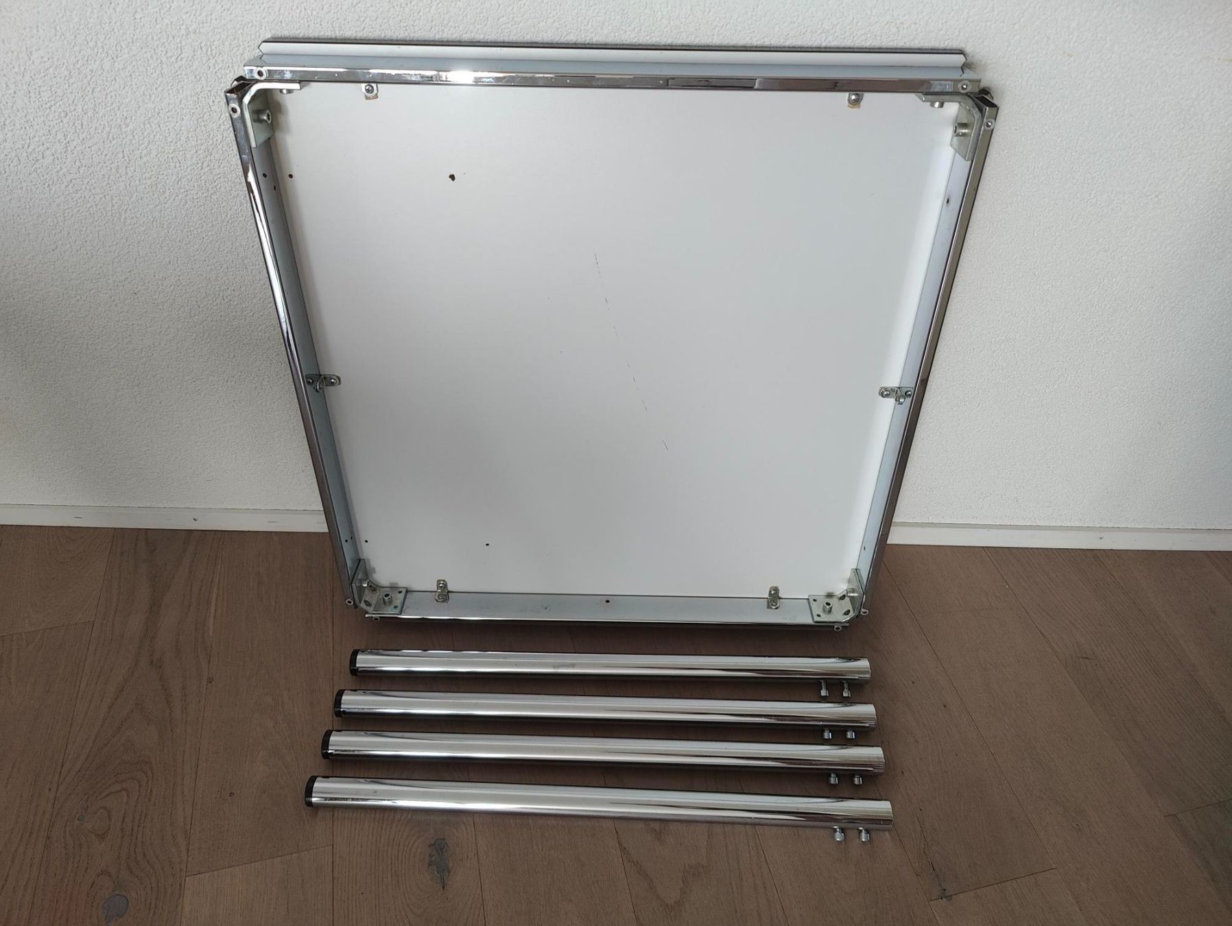 USM Tables: USM Haller Tisch,  75 × 75 cm – D'occasion à Rotkreuz par marclooo 2