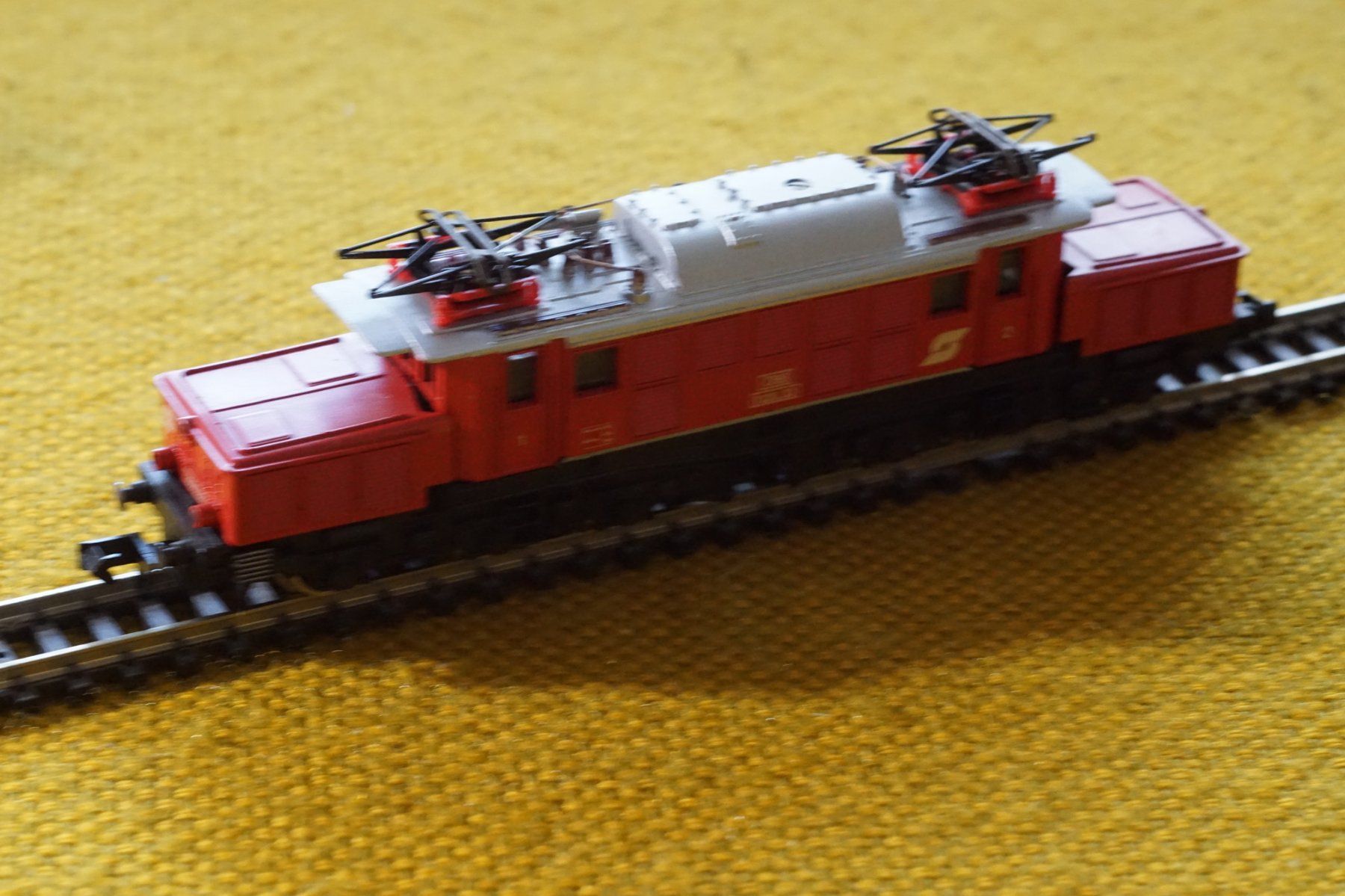 Arnold Modellini di ferrovie: ARNOLD-N 2330 ÖBB 1020.33 rot – Usato da Gränichen venduto da iknow 6