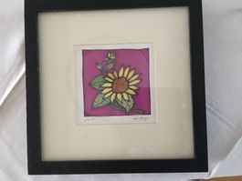 Kl. Bild - Blume auf Seide Handarbeit - gerahmt 25 x 25cm