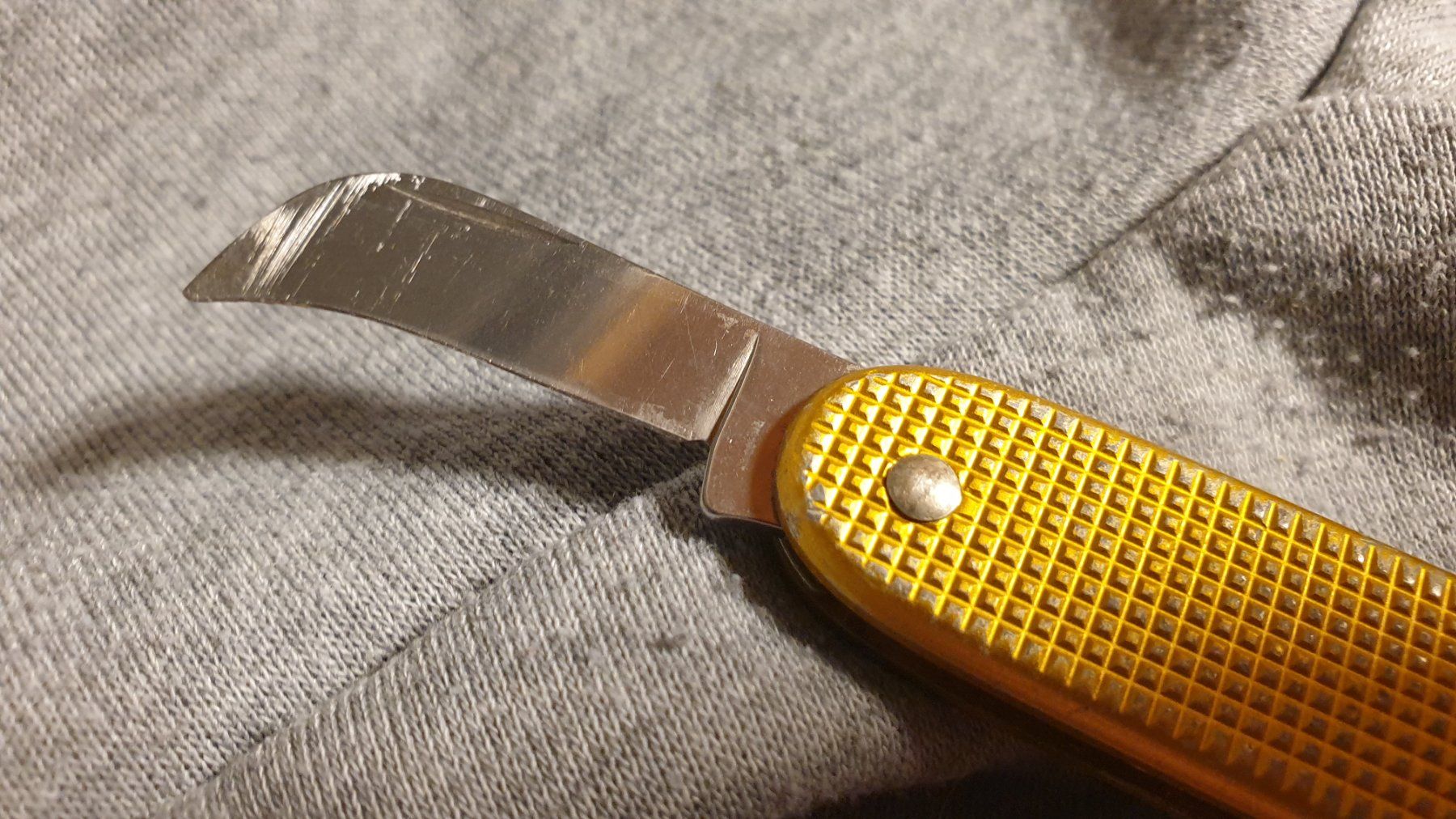 Victorinox Coltelli tascabile: Outillage Bugnard Jaune OC Prunner Victorinox Sackmesser – Usato da Val D Illiez venduto da SnowRoof 4
