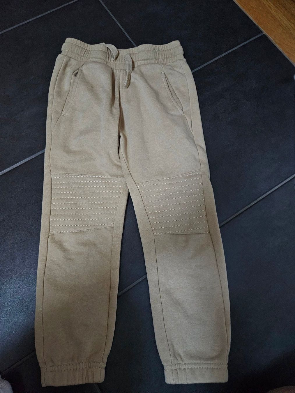 H&M Pantaloni: Trainerhose 116 – Usato da Hünenberg venduto da lexli06