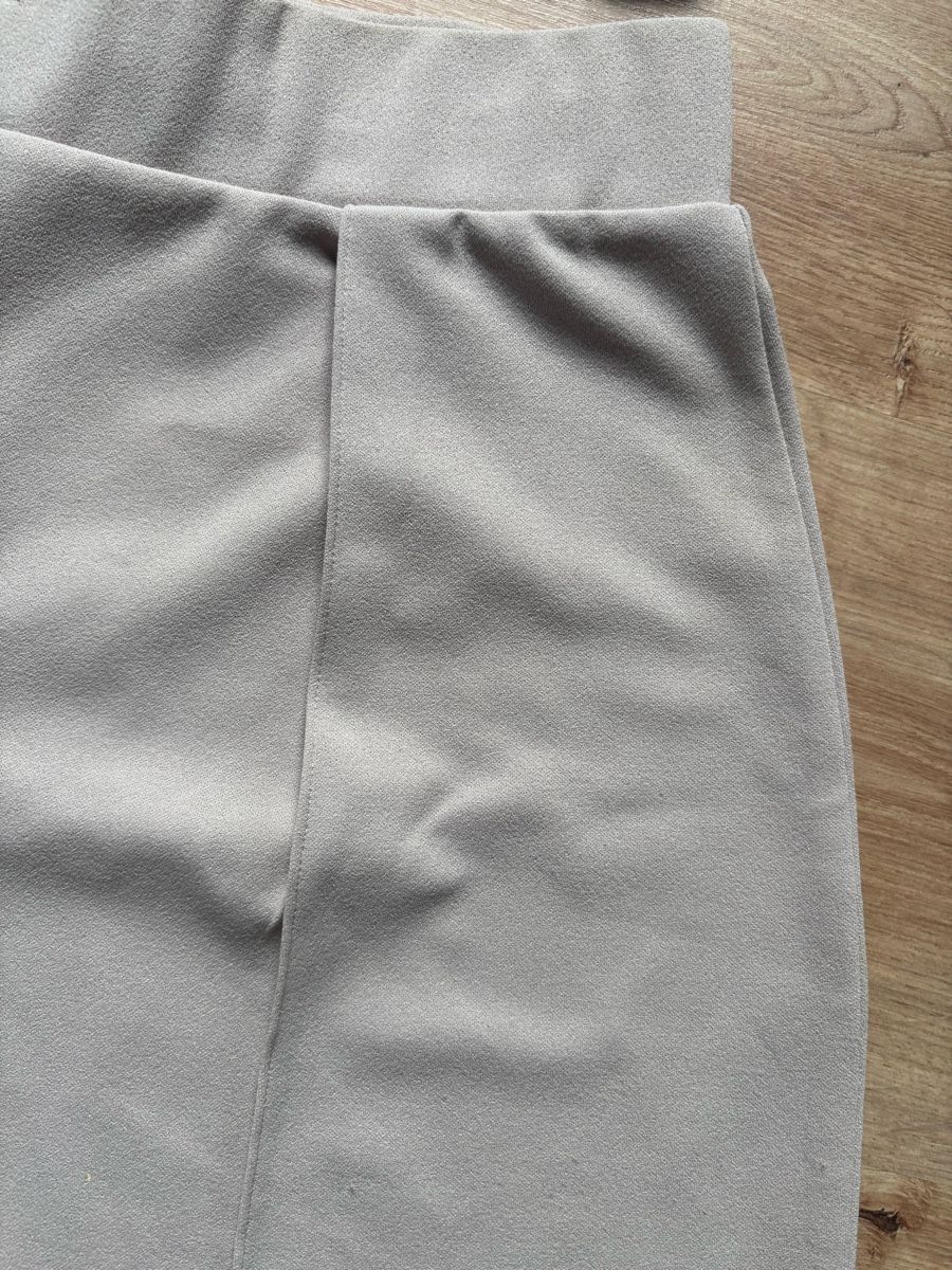 H&M Hosen: short H&M beige, taille M – Gebraucht aus Tavannes von callie.mcli 1
