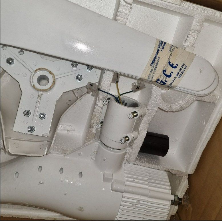 Generatori di corrente: Stromgenerator Windgenerator 300W 24 V – Usato da Uerkheim venduto da Justi.y 1
