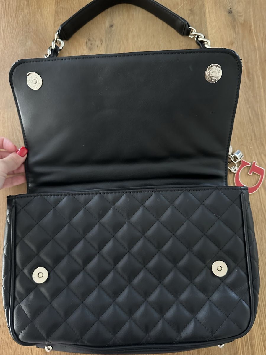 Guess Borse da donna: GUESS gesteppte Schultertasche – Schwarz – Nuovo (secondo la descrizione) da Busswil BE venduto da verowo 1
