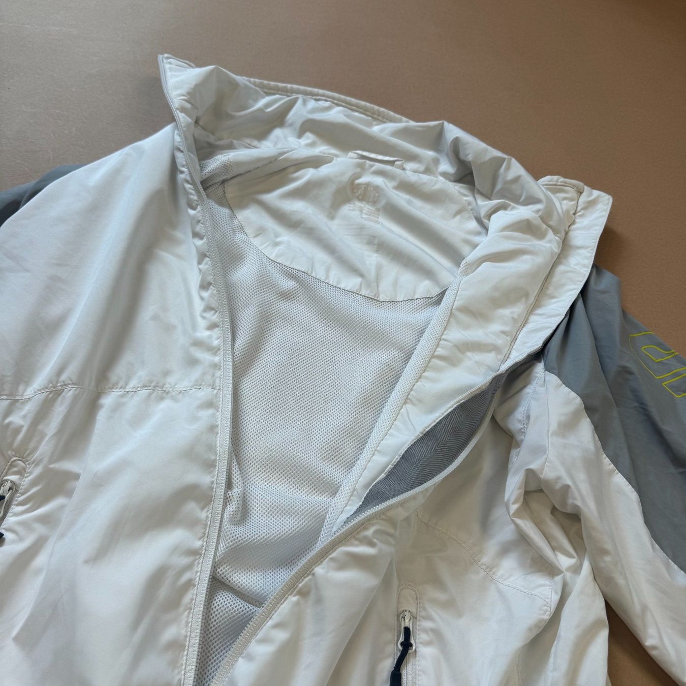 Nike Vestes: Nike Air athletic white track jacket – D'occasion à St. Gallen par sourced_limited 3