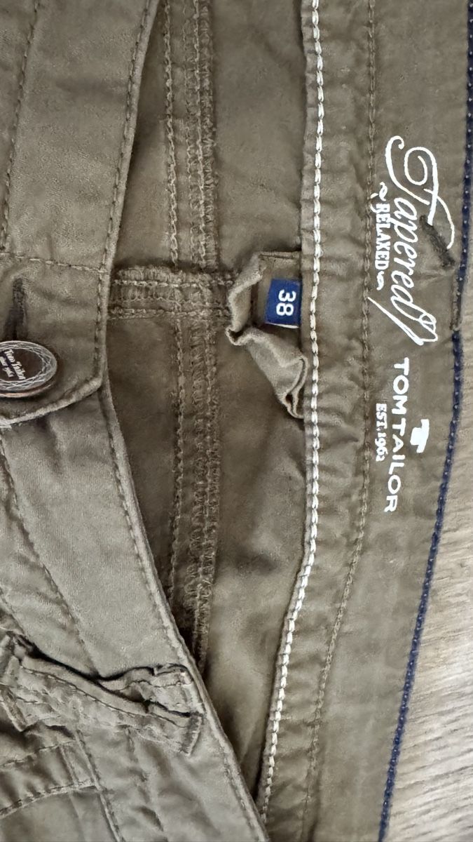 Tom Tailor Pantaloni: TOM TAILOR Hose Khaki Grösse 38  – Usato da Mörigen venduto da TimelessFinds 2