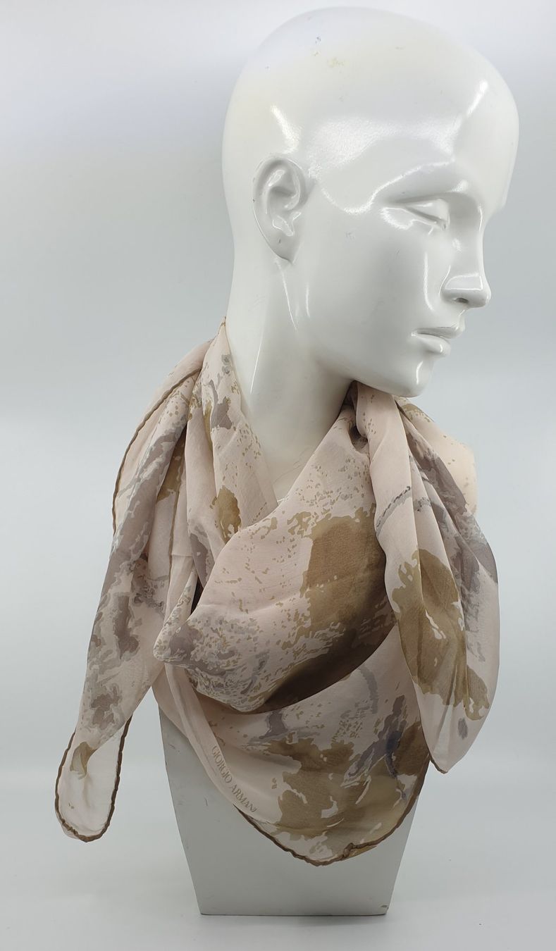 Armani Foulard & Sciarpe: Foulard Giorgio Armani – Usato da Emmen venduto da magelan