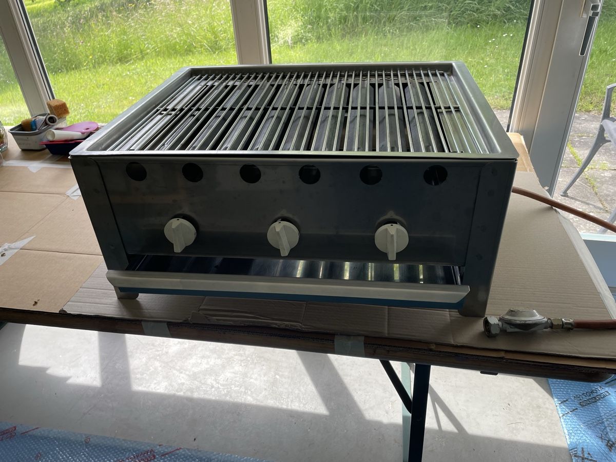 Griglie: Grill / Gastrobräter – Usato da Säriswil venduto da 66chevy4me