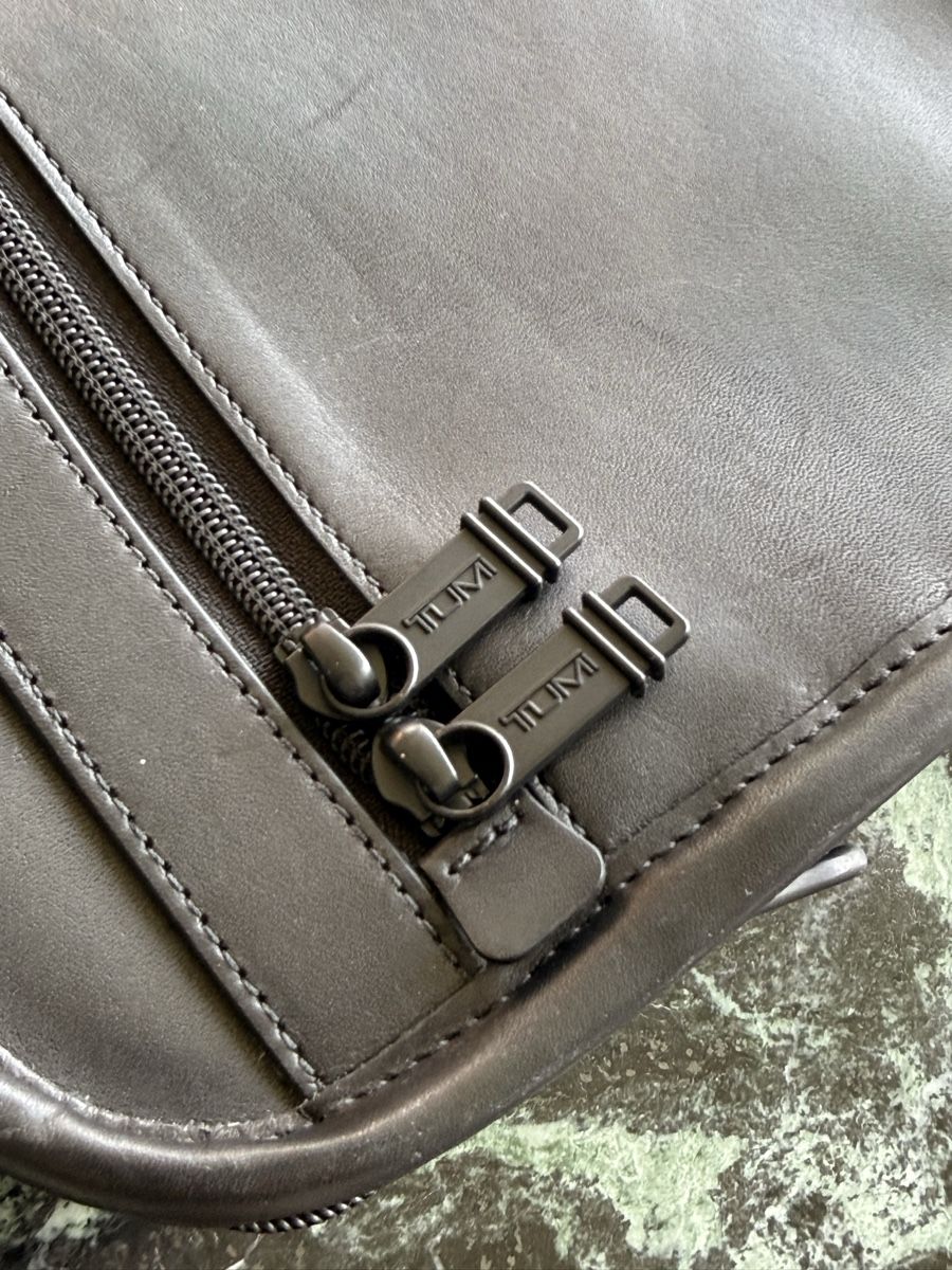 Tumi Valigie & Borse: Tumi Leather Briefcase - New – Nuovo (secondo la descrizione) da Sorengo venduto da Vreeswijk2 4