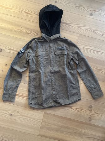 Cooles Jungenhemd Gr. 146 mit Kapuze