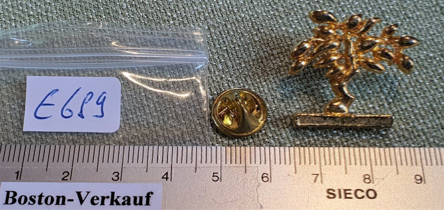 Placchette & Badge: E689 - Goldiger 3D Pin Baum  - Schwer – Usato da Reinach BL venduto da Boston-Verkauf 5
