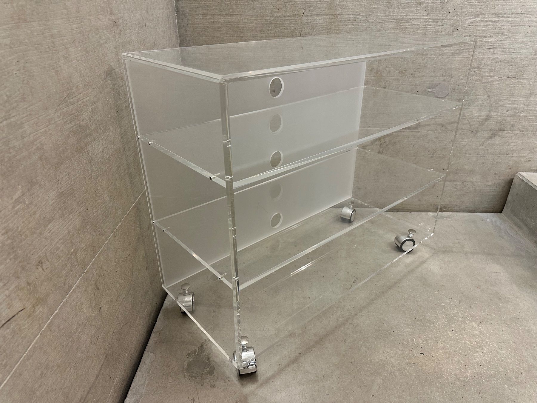 Sonstiges zum Kartsport: Media cart plexiglass vintage 🤍 Rollmöbel TV Plexiglas – Gebraucht aus Zuerich von mas925 2