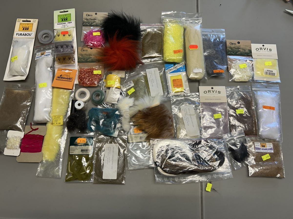 Esche: Diverses Fliegenbindematerial – Usato da Grenchen venduto da immensum