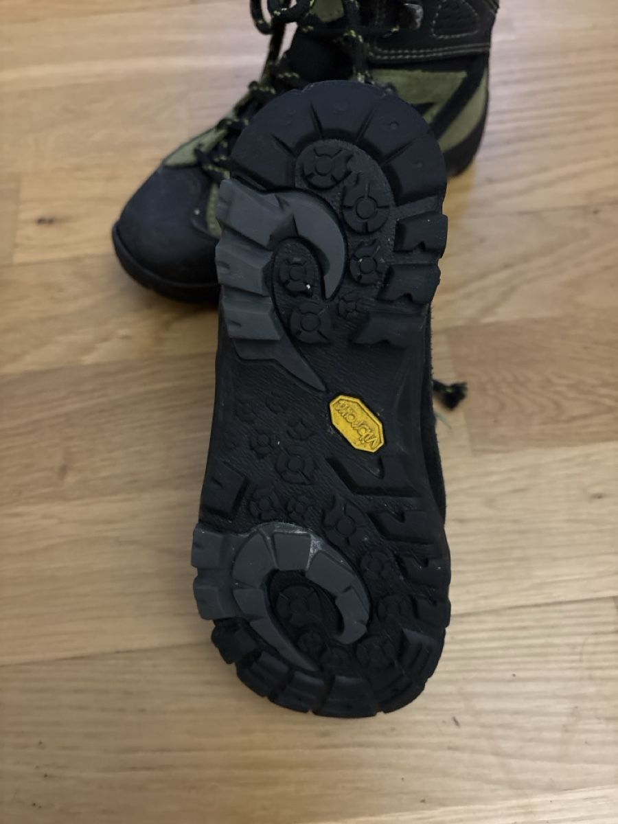 Scarpe da uomo: Kinder Wanderschuhe Grösse 32 Top Zustand – Usato da Neuenegg venduto da recob 2
