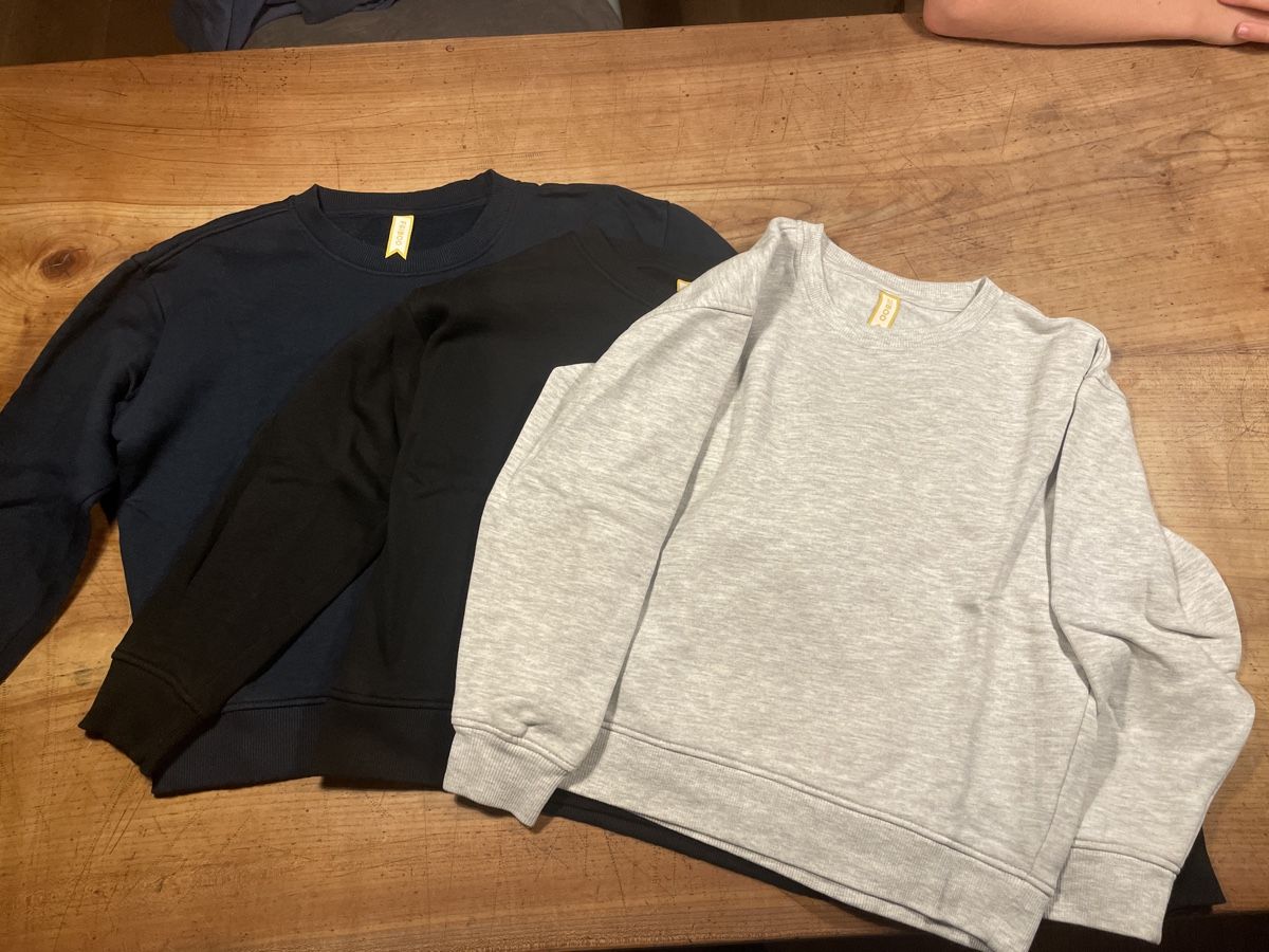 Friboo Maglioni & Felpe: 3 Pullover grau, schwarz, blau Gr. 128 – Usato da Bonstetten venduto da soleillle