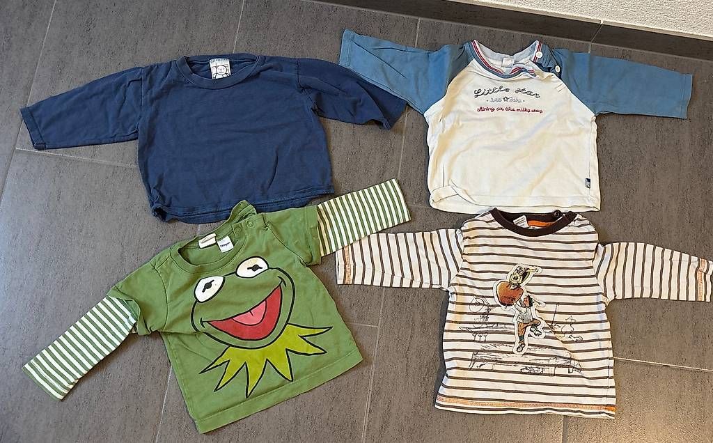 Lotti & Set di vestiti: Kleiderpaket Junge Grösse 74  (23 Teile) – Usato da Humlikon venduto da Pflanze2 2