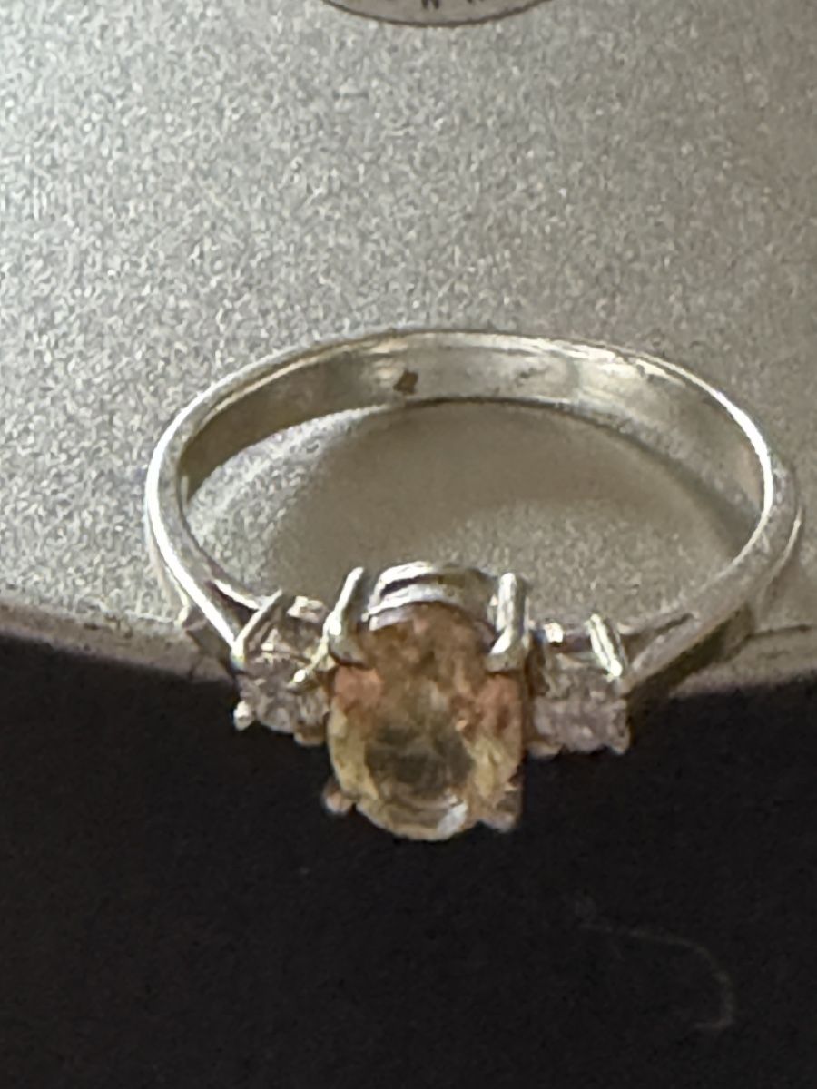 Bagues: Silberfarbiger Ring mit Stein – D'occasion à Widnau par kustercarmen 2