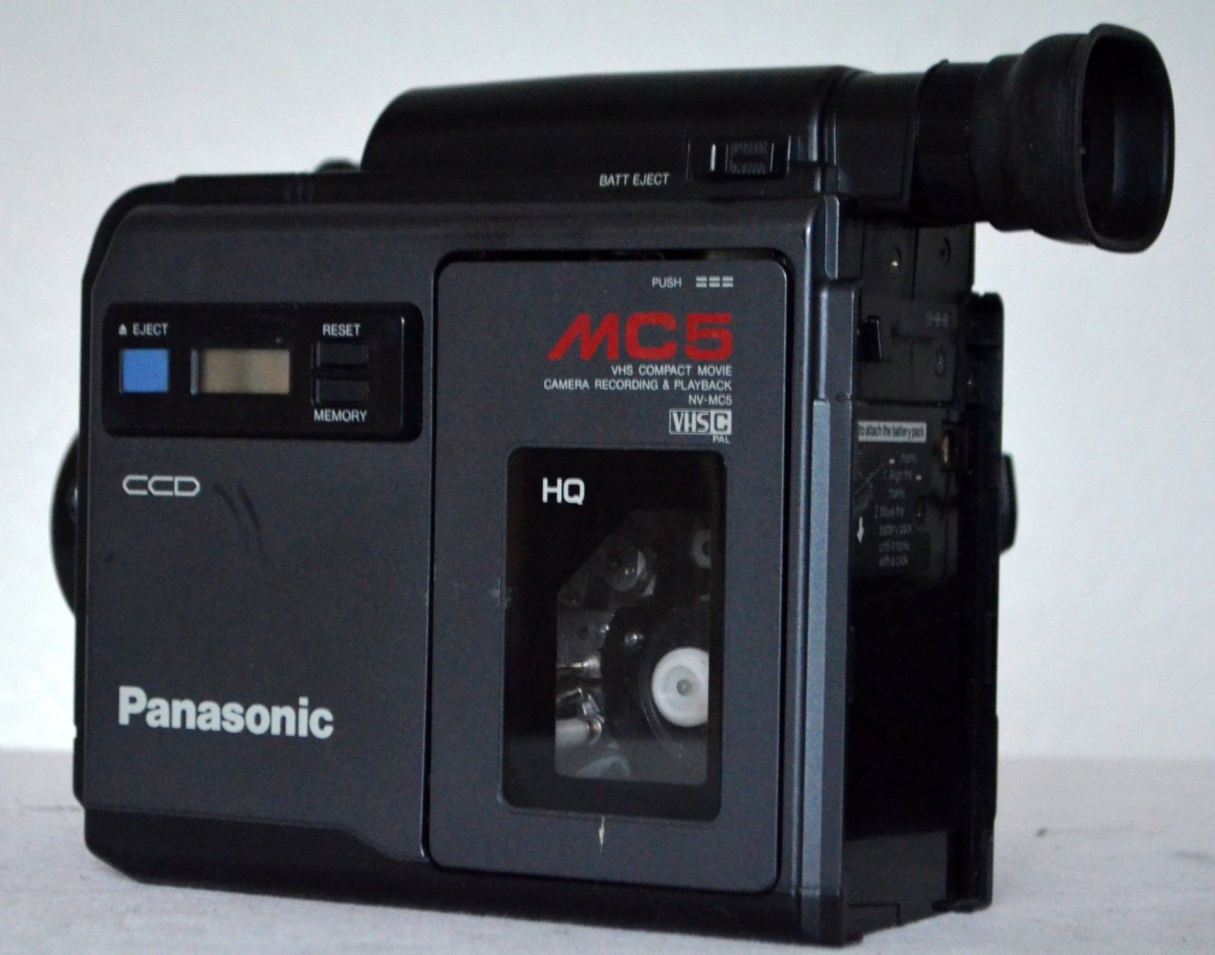 Panasonic Videocamere: Panasonic NV-MC5E Camcorder / caméscope VHS-C – Usato da Collonges venduto da arashee 7