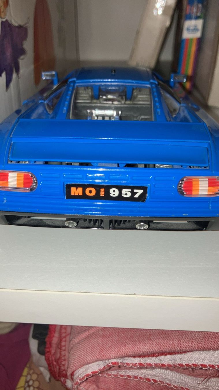 Bburago Kit di modellismo & Modellini statici: Modellino Bburago Bugatti blu 1/18 – Usato da Melano venduto da H-Sara 5