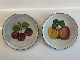 Zwei Keramik Teller mit Obstmotiven Weiningen