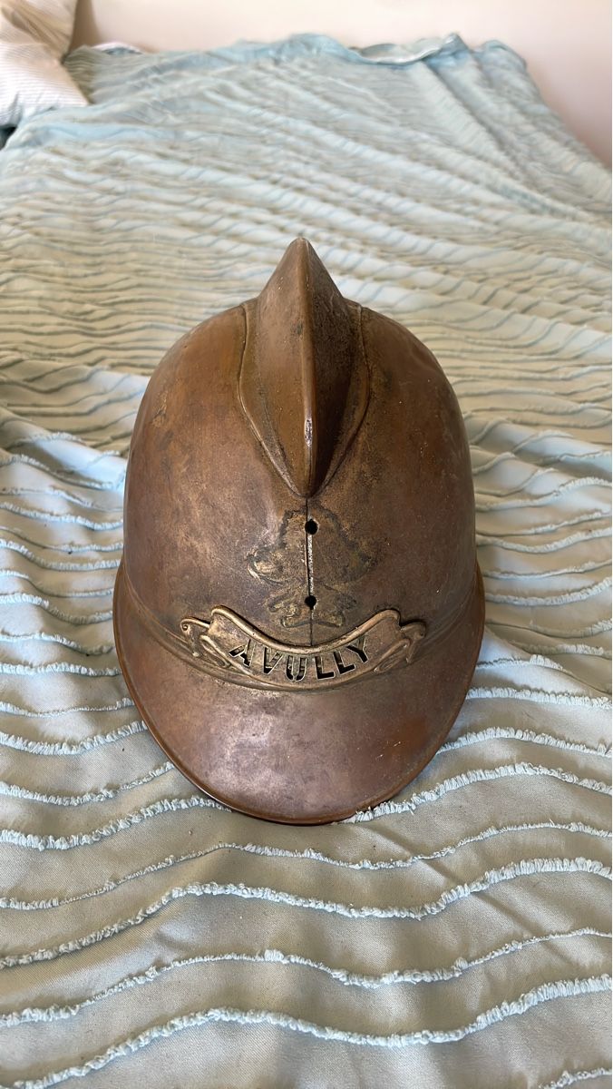 Vêtements anciens: Casque pompier ancien Avully eu cuivre  – D'occasion à Meyrin par jul_km5p