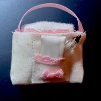 Wickeltasche f/Puppenstuben. Stoff/Papier/Kunststoff. NP 20.
