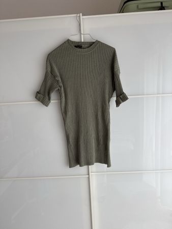THEBEK Strickoberteil, Gr. M, Khaki, neuwertig, Top Zustand!