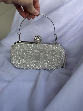 Elegante Clutch/Handtasche in Silber mit Perlenbesatz