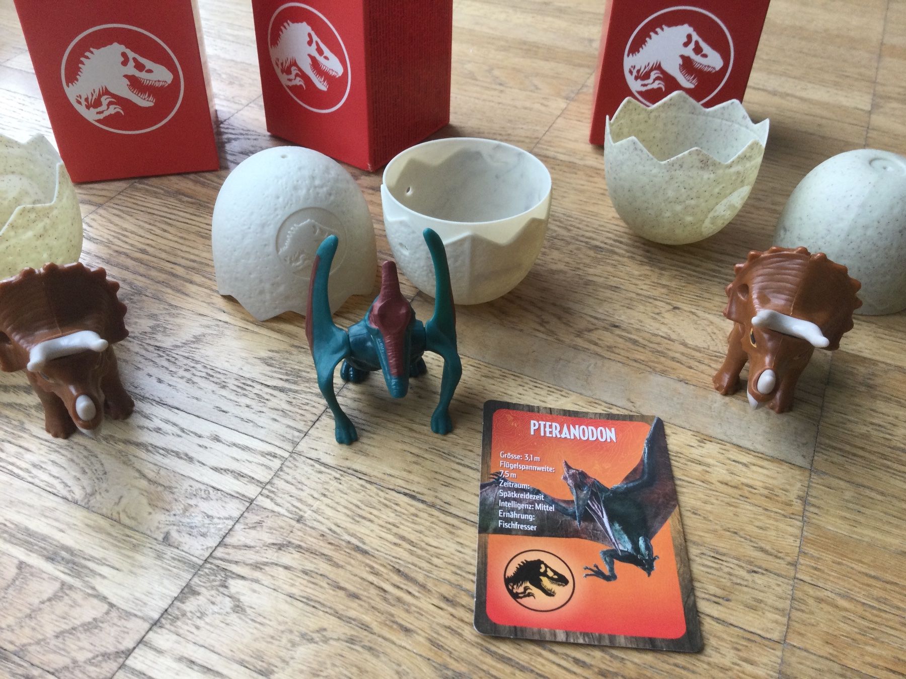 Spielzeuge: Eier mit Dinosaurier, Spielzeug – Gebraucht aus Zürich von ShadowVorlon 2