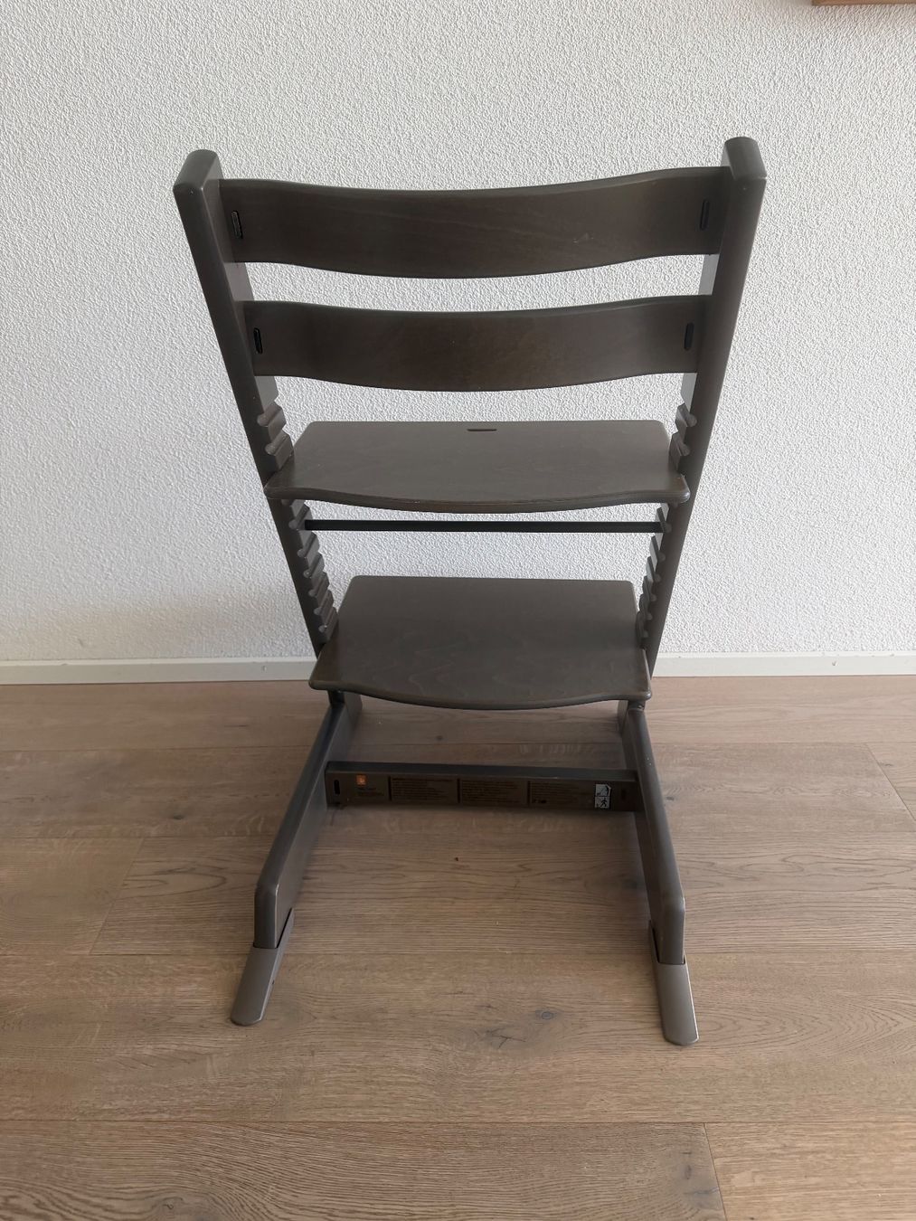 Chaises hautes: Stokke Triptrap Hochstuhl stonehrey – D'occasion à Egg b. Zürich par uniq2021 2