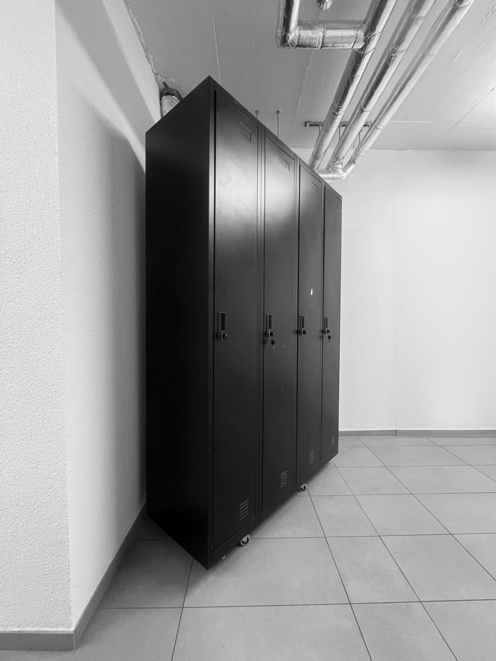 Armadi: Garderobe / Spind / Locker aus Stahl – Usato da Basel venduto da Agnino_Pdz 2