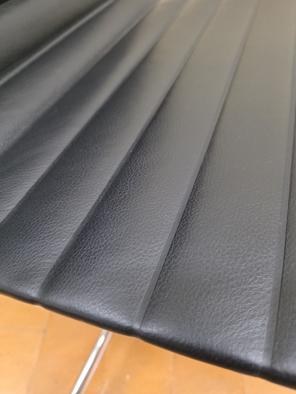 Vitra Sedie: Designer Stuhl Vitra EA 108 Eames in Leder – Usato da Lichtensteig venduto da UsedINStore 3