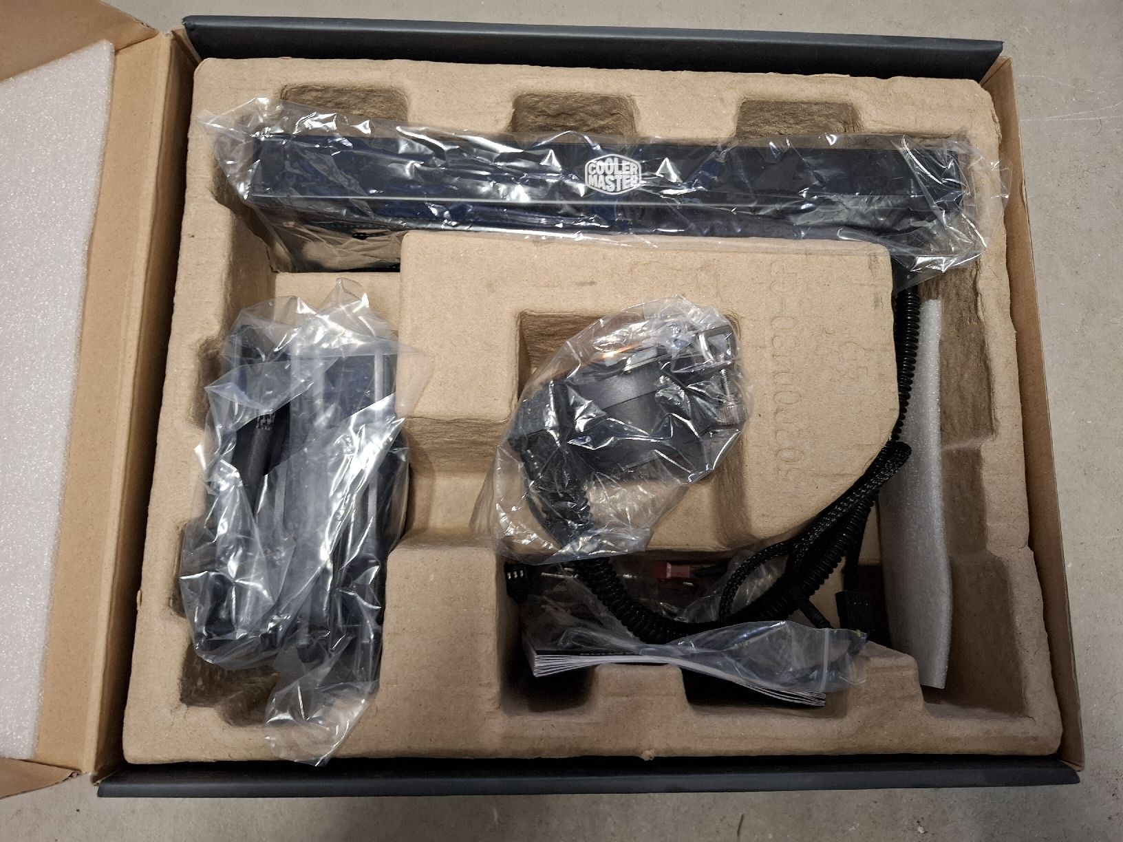Composants électroniques: Cooler Master Masterliquid Lite 240 AIO CPU Wasserkühlung – D'occasion à Wila par luc_jq7c 2