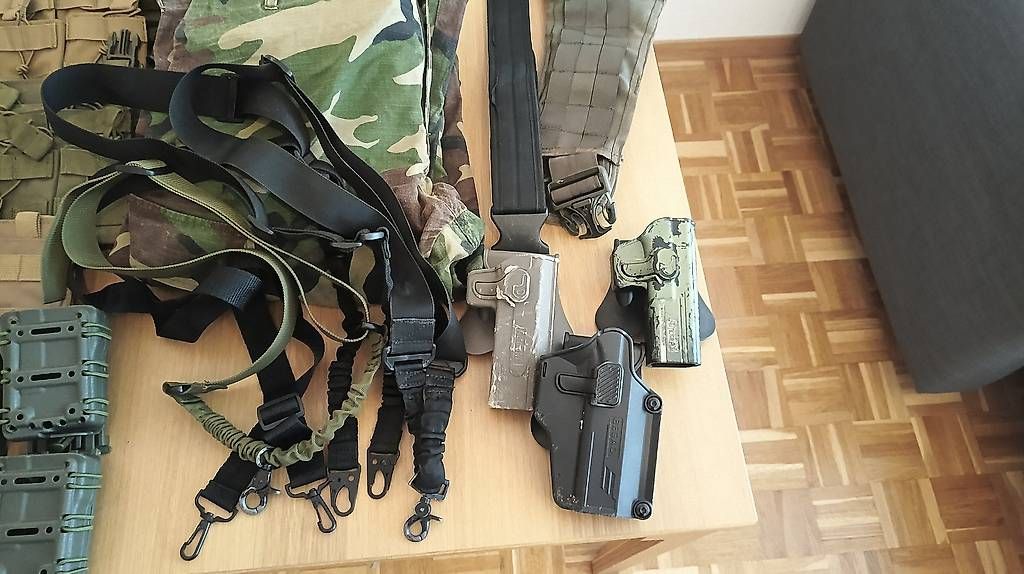 Uniformi: Diverses Airsoft Zubehör – Usato da Solothurn venduto da Mica45 2