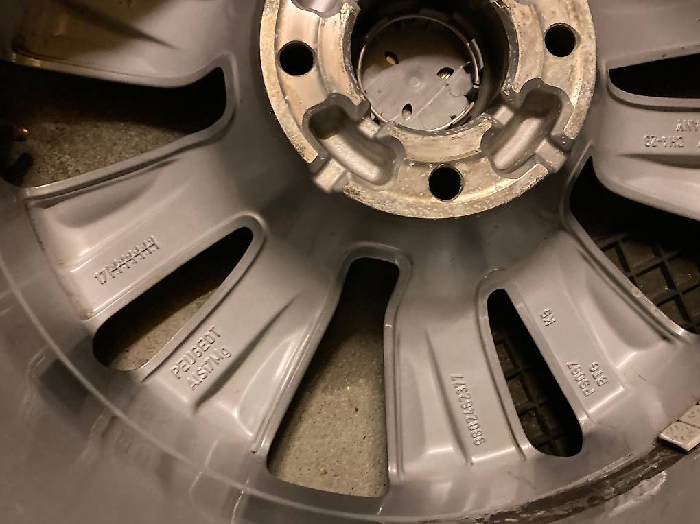 Peugeot Cerchioni: 4 Original 17" Peugeot-Alufelgen – Usato da Nürensdorf venduto da rol_kg7r 3