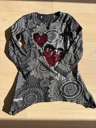 Desigual Langarmshirt Gr. 116/122 grau Pailletten-Herzen