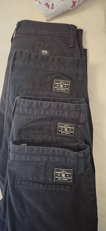 Pantaloni: 4 originale Hosen DC / VANS – Usato da Montagnola venduto da Mowatt