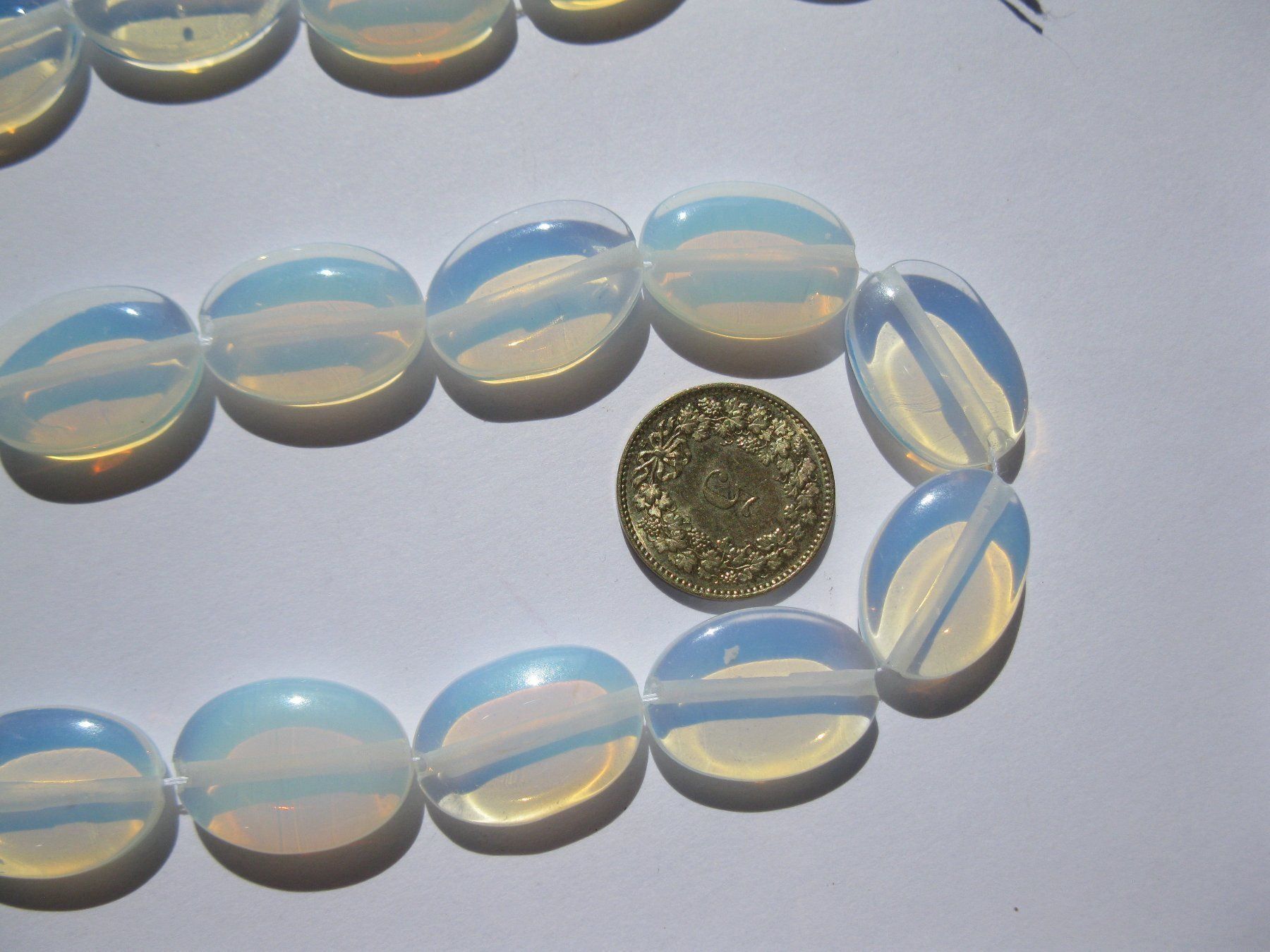 Perle (finte): 1 Strang Opalith, oval, 12 x 17mm – Nuovo e nell'imballaggio originale da St. Margarethen TG venduto da LuanaKa 1