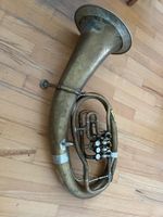 Zu verkaufen ist ein antikes Tenorhorn