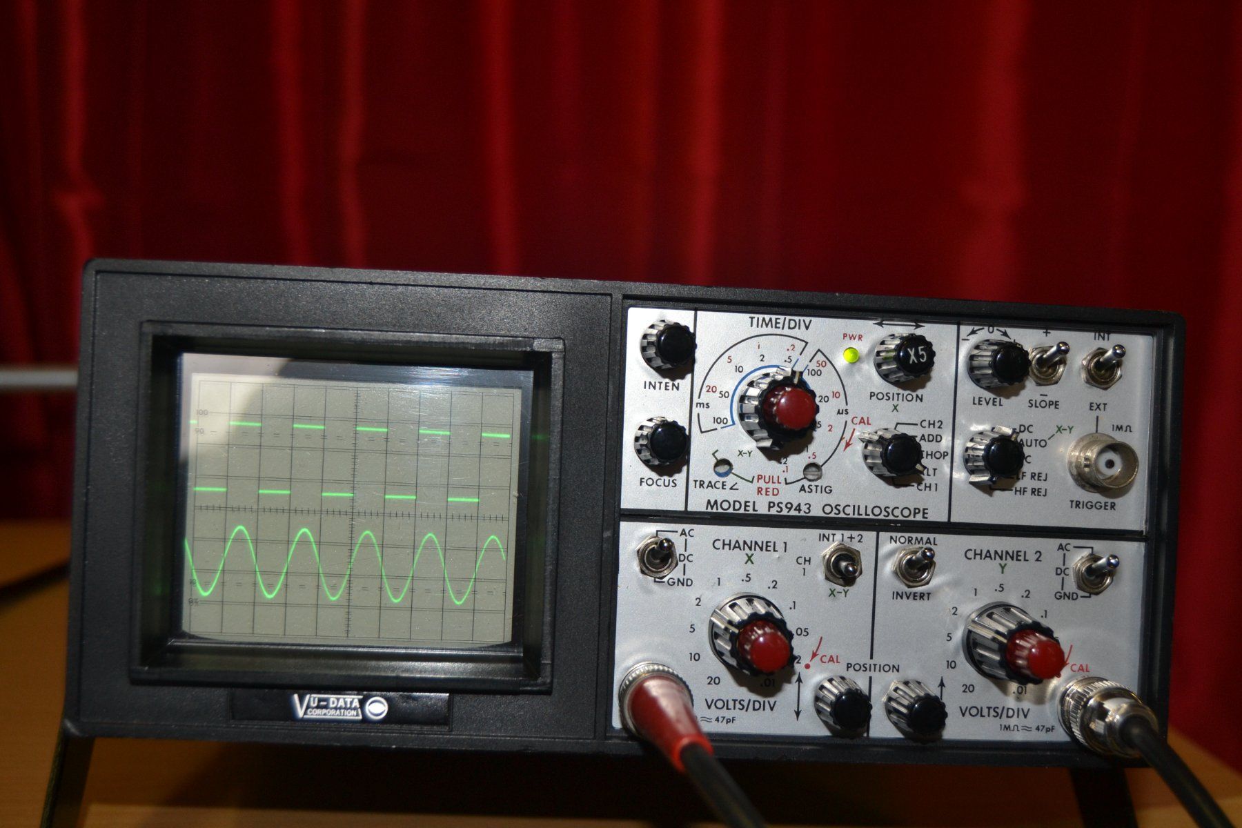 Misurare: MINI-PORTABLE Oscilloscope von Vu-Data Model PS 940  20MHz – Usato da Wil SG venduto da fanofrio