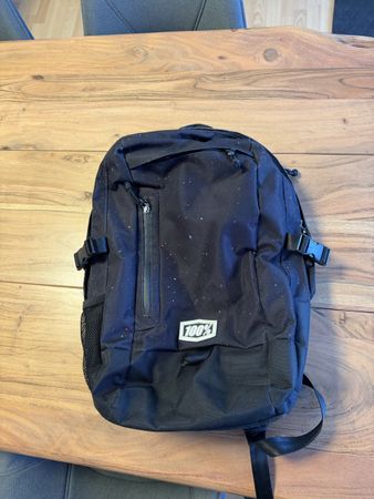 100% Rucksack schwarz-gepunktet, perfekt für Schule + Arbeit