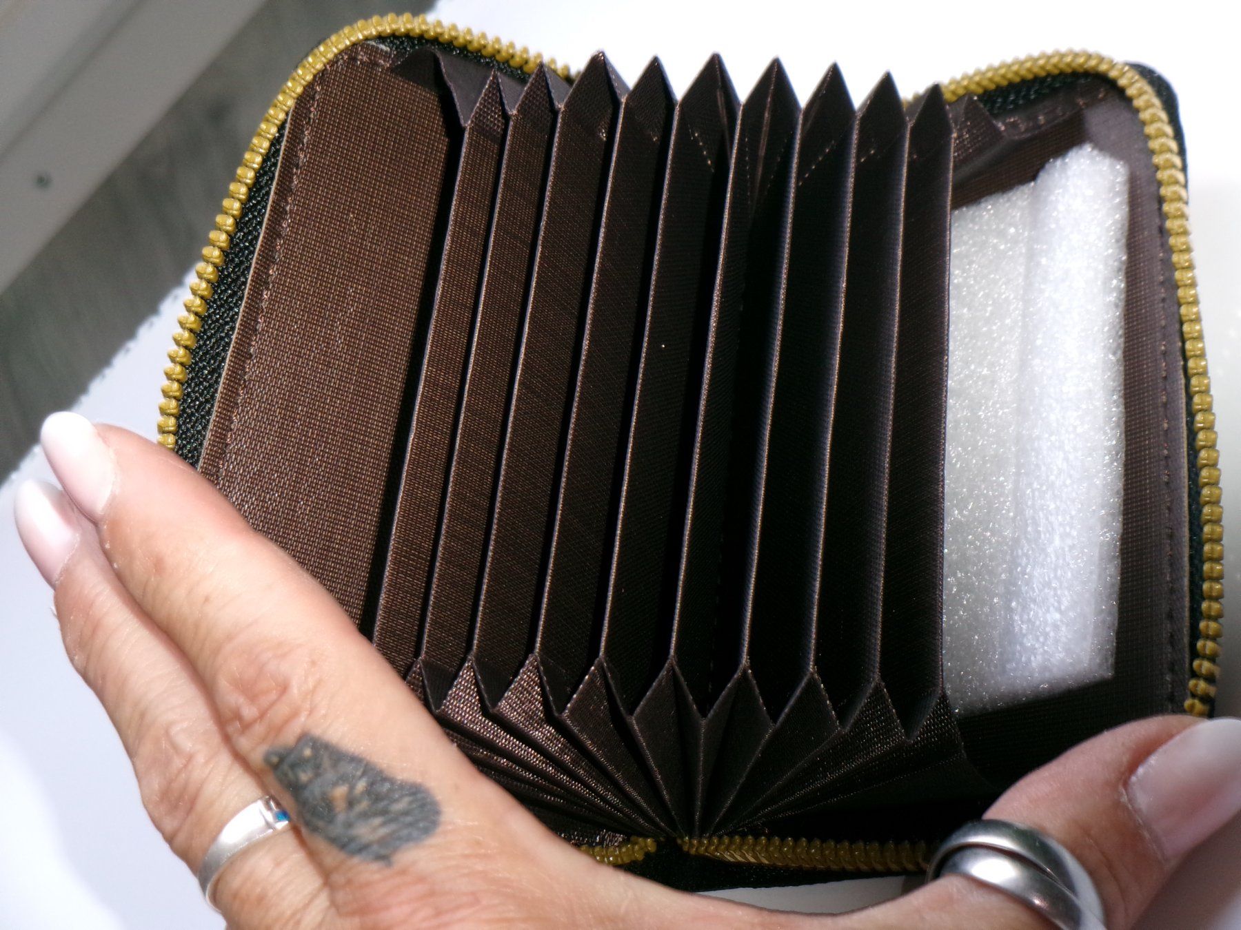 Brieftaschen: Kreditkarten Etui – Neu und originalverpackt aus Hendschiken von Shiva036 1
