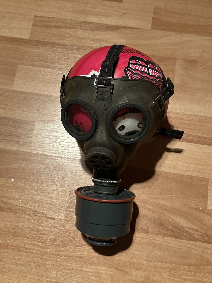 Schweizer Armee Uniformi: Gasmaske Schweizer Armee – Usato da Wald AR venduto da sim_m9vw